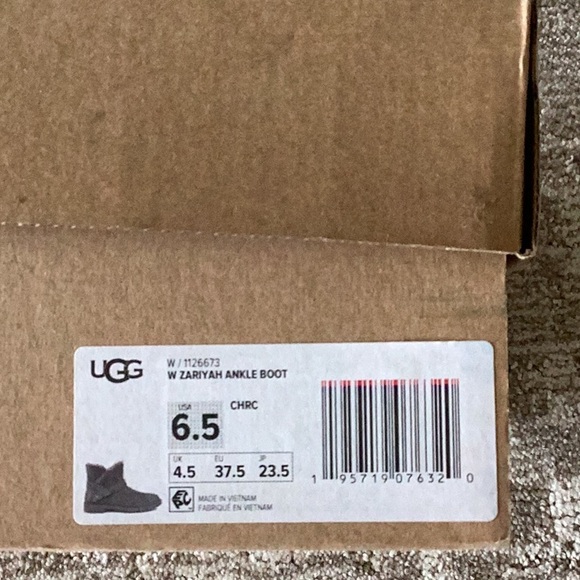 UGG ZARIYAH CHARCOAL ANKLE BOOTS - Picture 15 of 15